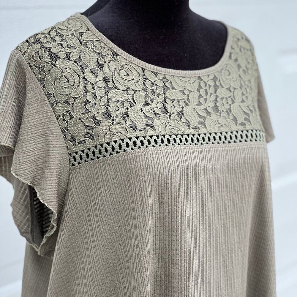 TORRID 2 (2X-18-20) short sleeve top, olive color, lace, tie in back by neck